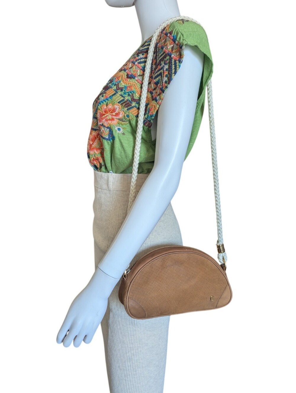 vintage Bally half-moon shoulder bag made of tan perforated suede leather - Picture 6 of 15